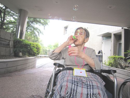 上手に吹くので　たくさんできます
