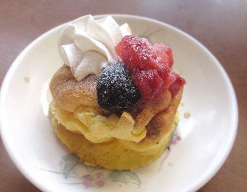 イチゴとブルーベリーのパンケーキ