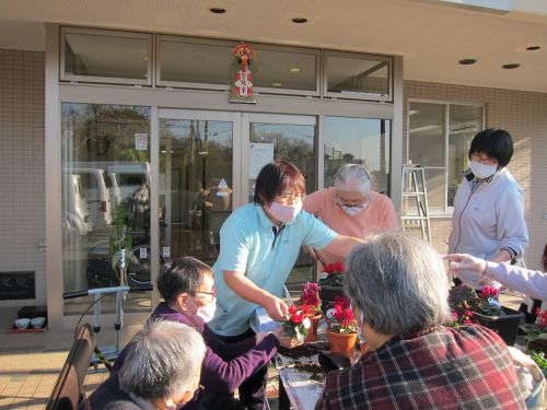 玄関にお飾りや門松は取り付けましたが